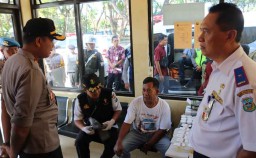 Petugas Gelar Tes Urine dan Ramp Check di Terminal Pacitan