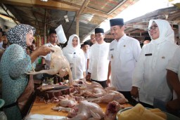 Sidak Pasar, Wabup Banyuwangi Pastikan Harga Sembako Stabil