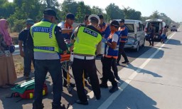Gran Max Tabrak Guardrail Tol Paspro, 4 Penumpang Terluka