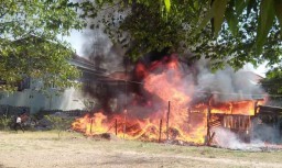 Gudang Rongsokan di Mojokerto Ludes Terbakar