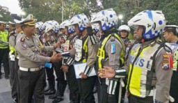 Berprestasi, Dua Polisi di Surabaya dapat Reward Umroh Gratis