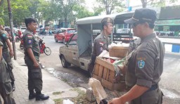 Ganggu Lalu Lintas, Puluhan PKL di Ponorogo Ditertibkan