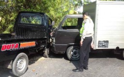 Mobil Boks Tabrak Pikap di Ponorogo, Satu Orang Terluka