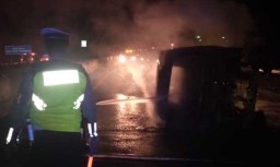 Ini Kronologi Pikap Terbakar di Tol Kertosono Sebabkan 1 Orang Tewas