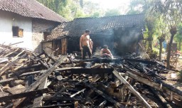 Dua Rumah Milik Ayah dan Anak di Pasuruan Ludes Terbakar