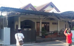 Densus 88 Geledah Rumah Terduga Teroris di Magetan