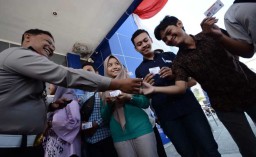 Hari Bhayangkara ke 73, 12 Warga Surabaya Peroleh SIM Gratis