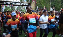 Diikuti 560 Pelari, Bupati Anas Lepas Banyuwangi Ijen Green Run