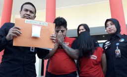 Suami di Surabaya ini Ajak Istrinya yang Hamil 2 Bulan Jadi Kurir Sabu