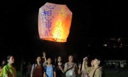 Menerbangkan Lampion Harapan di Toucheng Leisure Farm