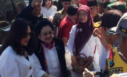 Jelang Kongres PDIP, Megawati Ziarah ke Makam Bung Karno