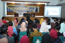 Penulis Nasional ini Membagi Tips Berkarya ke Milenial Banyuwangi