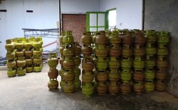 Grebek Tempat Pengoplosan Elpiji di Jombang, Dua Orang Diamankan
