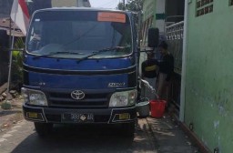 PDAM Kirim Truk Air ke Warga Jangkungan Surabaya
