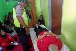Diduga Kecapekan, Seorang Emak-emak di Blitar Tewas Saat Ikut Karnaval
