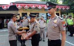 Tiga Polisi dari Polsek Wonokromo Dapat Kenaikan Pangkat Luar Biasa