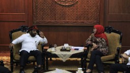 Stafsus Presiden untuk Papua Bertemu Khofifah, Hasilkan 3 Rekomendasi
