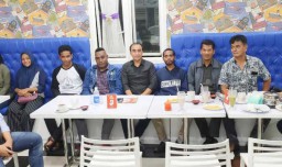 Jaga Persaudaraan, 5 Mahasiswa Papua Diajak Nonton Grebek Suro