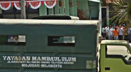 Tersangka Aniaya Santri Mamba'ul Ulum Jalani 14 Adegan Rekonstruksi