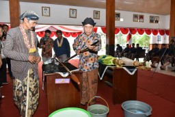 Hari Jadi Trenggalek, Jamasan Pusaka Ikuti Adat Kraton Ngayogyakarta