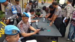 Izin Kedaluwarsa, Empat Senpi Polisi di Blitar Ditarik