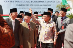 Wapres Jusuf Kalla Resmikan Pusat Studi Ekonomi Islam di Gontor