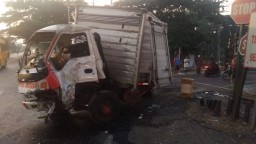 Truk Boks Ringsek Tersambar KA BBM di Perlintasan Tanpa Palang Pintu