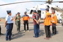 Cuaca Berawan Ganggu Heli Water Bombing Padamkan Api di Gunung Ringgit