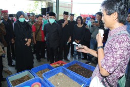 Bupati Anas Boyong Kades Tiru Pengolahan Sampah di Muncar Banyuwangi