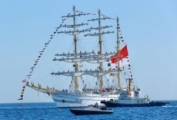 KRI Bima Suci Singgah di Banyuwangi Usai Keliling 9 Negara