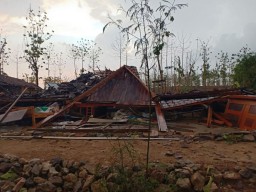9 Rumah di Ngawi Roboh Diterjang Hujan Deras Disertai Angin Kencang