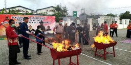 Jaksa Musnahkan Kosmetik Ilegal Hingga Narkoba di Kota Mojokerto