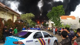 Gudang Mebel Terbakar, Sempat Menyambar Dua Rumah