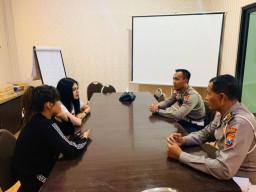 Diamankan Polisi, 2 Wanita Seksi yang Videonya Viral ini Minta Maaf