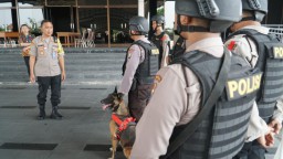 Jelang Misa Natal, Tim Jibom & K9 Sterilisasi Gereja Bethany Surabaya