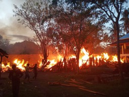 Diduga Korsleting, Gudang Kayu dan Meubel di Banyuwangi Ludes Terbakar