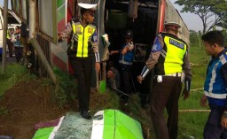 Kronologi Bus Restu Terguling di Tol Sidoarjo & Data 3 Orang yang Luka