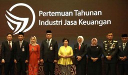Khofifah Minta OJK Lindungi Masyarakat dari Investasi & Fintek Ilegal