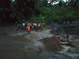Banjir Lumpur di Blitar, Tiga Jembatan Putus dan 85 KK Terisolir