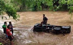 Angkut Pasir di Sungai Probolinggo, Pikap ini Terseret Banjir Bandang