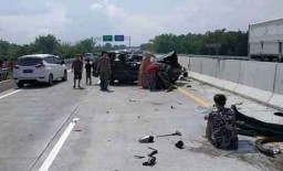 Tabrak Pembatas Tol Paspro, Escudo Terguling dan Terseret 200 meter