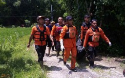Santri yang Hilang Terseret Arus Sungai di Magetan Ditemukan Tewas