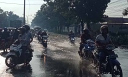 Jalan Pantura Pasuruan Terendam Banjir, Arus Lalu Lintas Padat