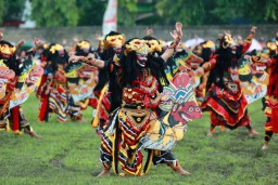 Milenial Banyuwangi Lestarikan Budaya dengan Flasmob Jaranan Buto