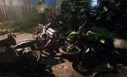 Innova Tabrak Tenda Demo Buruh di Pasuruan, 4 Orang Tewas