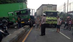 Dua Truk Tabrakan, Jalan Surabaya-Malang Macet Dua Jam