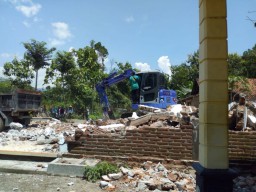 Keluarga Sesalkan Istri Bongkar Rumah karena Suami Selingkuh