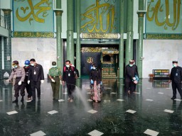 Cegah Corona, Tempat Ibadah di Banyuwangi Disemprot Disinfektan