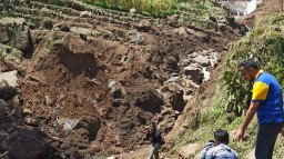 Tebing Longsor di Dayakan Ponorogo Juga Akibatkan 60 Warga Terisolir