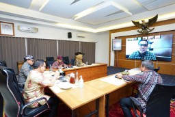 Gerakkan Ekonomi di Banyuwangi, Bupati Anas Rapat Online Bersama Bank